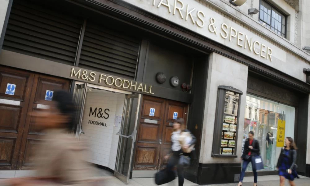 Βρετανία: Τα Marks and Spencer καταργούν 7.000 θέσεις εργασίας